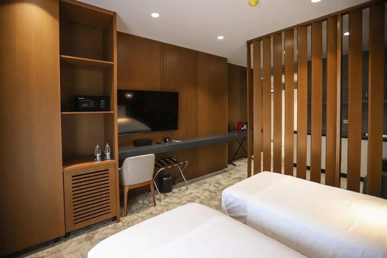 Urbanin Apartment & Hotel Tirana 4*,