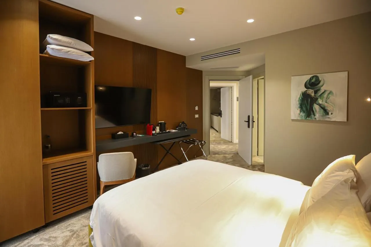 Urbanin Apartment & Hotel Tirana 4*,